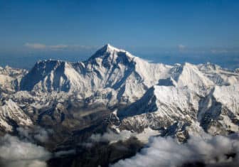 Mount_Everest_as_seen_from_Drukair2_PLW_edit